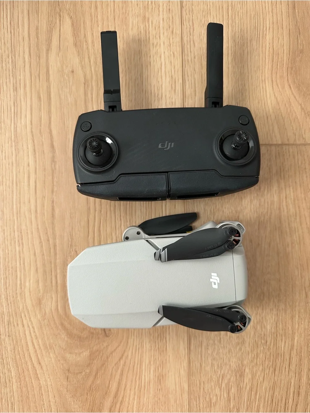 DJI Magic Mini G1 with charging base and carrying case